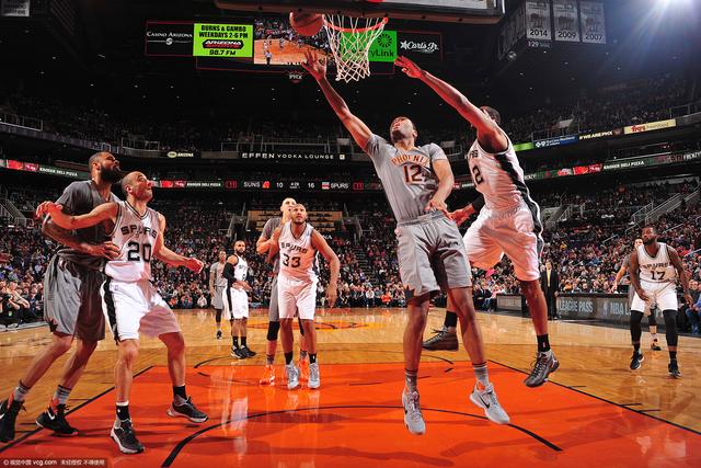 PHOENIX, AZ - JANUARY 21:  T.J. Warren #12 of the Phoenix Suns shoots the ball against the San Antonio Spurs on January 21, 2016 at Talking Stick Resort Arena in Phoenix, Arizona. NOTE TO USER: User expressly acknowledges and agrees that, by downloading and or using this photograph, user is consenting to the terms and conditions of the Getty Images License Agreement. Mandatory Copyright Notice: Copyright 2016 NBAE (Photo by Barry Gossage/NBAE via Getty Images)