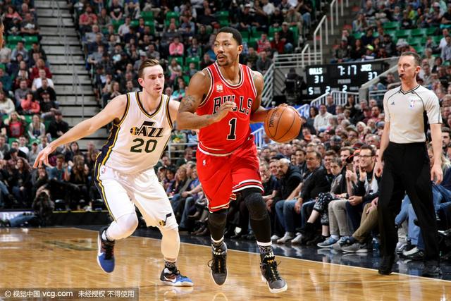 SALT LAKE CITY, UT - FEBRUARY 1: Derrick Rose #1 of the Chicago Bulls handles the ball during the game against the Utah Jazz on February 1, 2016 at EnergySolutions Arena in Salt Lake City, Utah. NOTE TO USER: User expressly acknowledges and agrees that, by downloading and or using this Photograph, User is consenting to the terms and conditions of the Getty Images License Agreement. Mandatory Copyright Notice: Copyright 2016 NBAE (Photo by Melissa Majchrzak/NBAE via Getty Images)