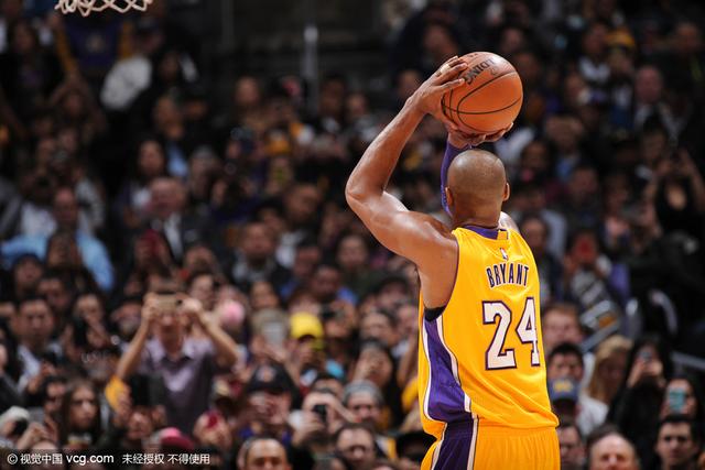LOS ANGELES, CA - FEBRUARY 2:  Kobe Bryant #24 of the Los Angeles Lakers shoots a free throw against the Minnesota Timberwolves on February 2, 2016 at STAPLES Center in Los Angeles, California. NOTE TO USER: User expressly acknowledges and agrees that, by downloading and/or using this Photograph, user is consenting to the terms and conditions of the Getty Images License Agreement. Mandatory Copyright Notice: Copyright 2016 NBAE (Photo by Juan Ocampo/NBAE via Getty Images)