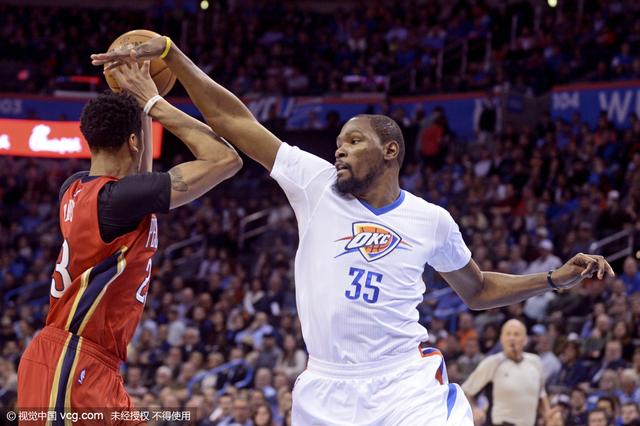 Feb 11, 2016; Oklahoma City, OK, USA; New Orleans Pelicans forward Anthony Davis (23) drives to the basket against Oklahoma City Thunder forward Kevin Durant (35) during the second quarter at Chesapeake Energy Arena. Mandatory Credit: Mark D. Smith-USA TODAY Sports