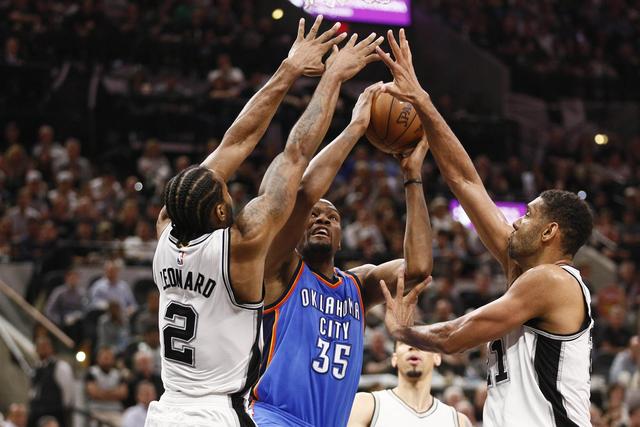 May 10, 2016; San Antonio, TX, USA; Oklahoma City Thunder small forward Kevin Durant (35) drives to the basket between San Antonio Spurs small forward Kawhi Leonard (2) and power forward Tim Duncan (21) in game five of the second round of the NBA Playoffs at AT&T Center. Mandatory Credit: Soobum Im-USA TODAY Sports