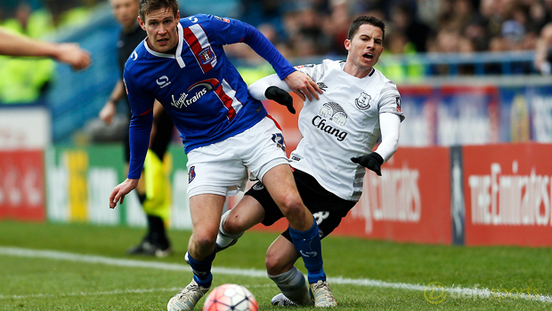 Everton-Bryan-Oviedo-1